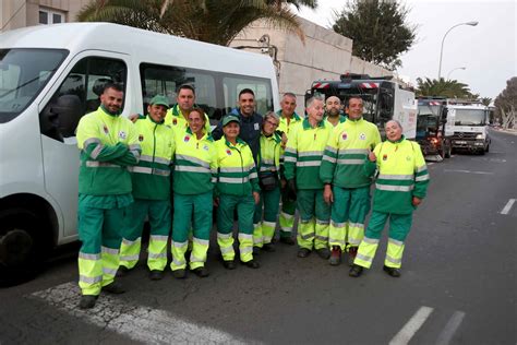 Miles De Mascaritas Toman Las Calles De Arrecife En El Coso Del Carnaval