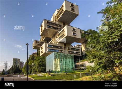 El Antiguo Edificio Administrativo Del Ministerio De Construcci N De