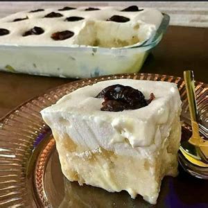 Torta Gelada De Abacaxi Ameixas Uma Sobremesa Refrescante E