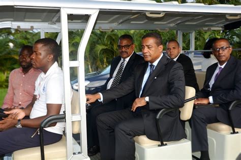 Visitando El Parque Nacional De Malabo Partido Democratico De Guinea