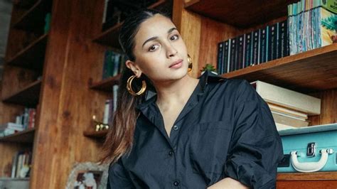 Brahmastra Star Alia Bhatt Stuns In All Black Outfit Fans Say Beauty At Its Best