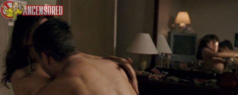 Naked Amanda Peet In What Doesn T Kill You