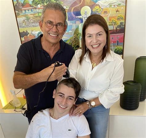 Deputado Hermano Morais e Milena Galvão comemoram aprovação do filho na