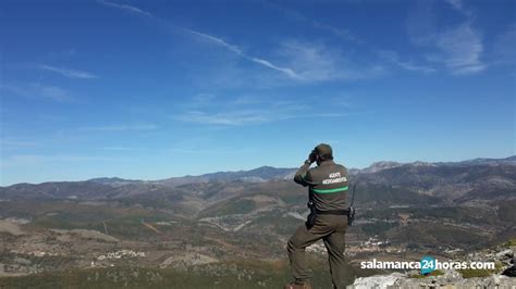 Los Agentes Medioambientales Se Concentran Ante Las Cortes Y Rechazan