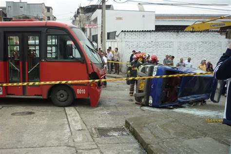 Aparatoso accidente de tránsito en calle de Armenia con cinco lesionados