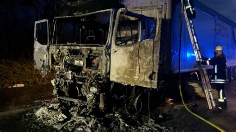 Lkw Brennt Auf A Bei Hattenbacher Dreieck