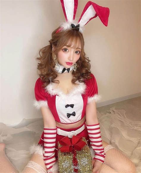 美女美容事情さんのインスタグラム写真 美女美容事情instagram 「《兎耳のバニーサンタちゃん ️🐰👯‍♀️》 ⁠ ⛄️ ️🎄