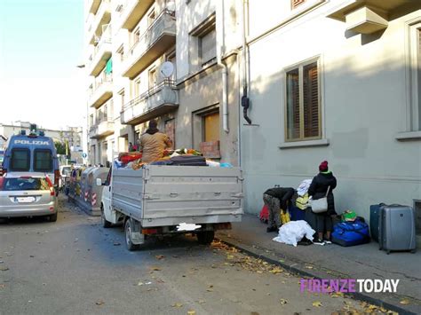 Foto Maxi Sgombero In Via Baracca Occupanti E Bambini Lasciano Le Case