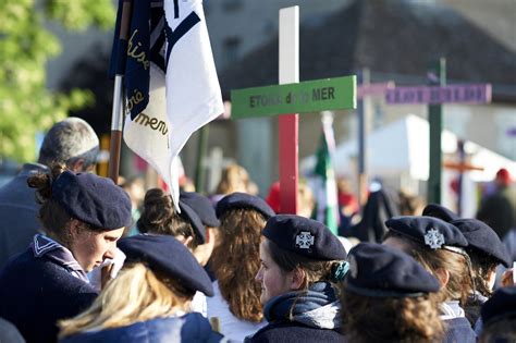 Chartres Wallfahrt 2023 Bischof Fellay Pilgert Mit Deutschen