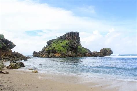 Pantai Nglambor Wisata Pantai Yang Mempesona Di Gunung Kidul Jogja