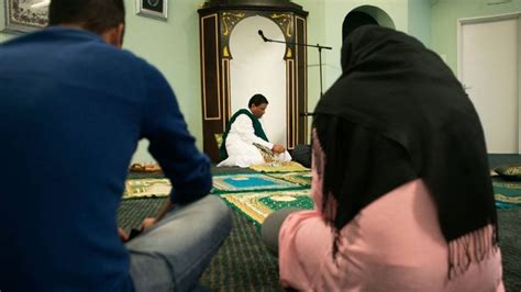La mosquée arc en ciel d un imam gay en Afrique du Sud rtbf be