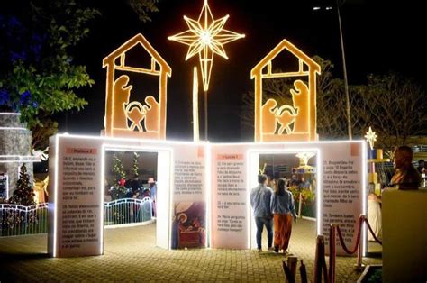 A Magia do Natal tem desfile de Papai Noel e apresentações de reisado e