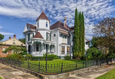 Historic District Home - Natchez Photograph by Frank J Benz - Pixels