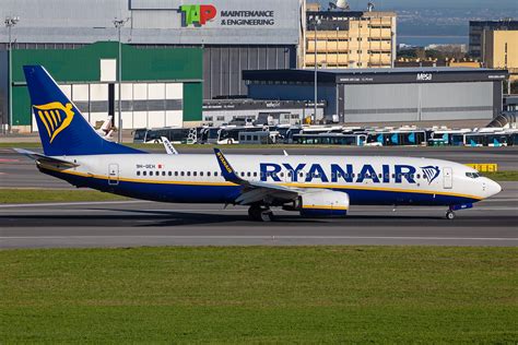 Ryanair Boeing As W H Qeh Lisbon Fr From Rom Shaun