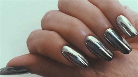 These Videos Of Chrome Nails In Progress Are Completely Mesmerizing