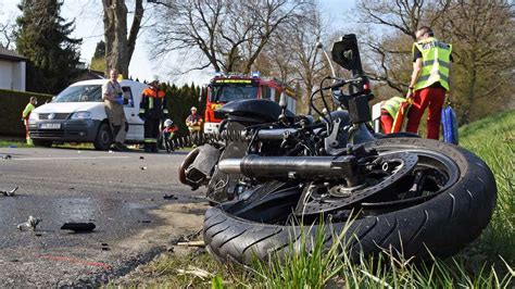 Mittelstetten Motorradfahrer Kracht Frontal In Kleintransporter