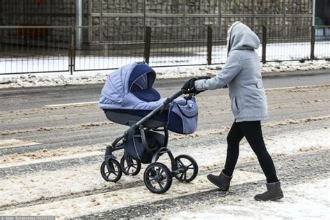 Tusk potwierdza babciowe 1500 złotych miesięcznie dla matek WP