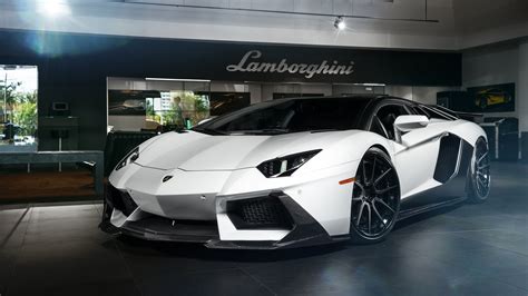 Lamborghini Aventador Black And White Wallpaper