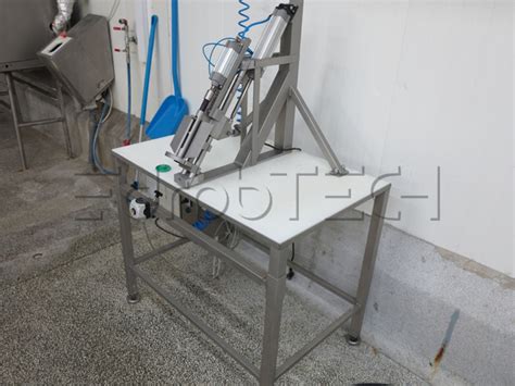 Semi Automatic Thigh Deboner Drobtech Poultry Processing Machines