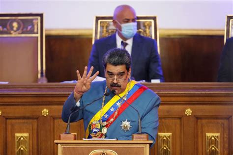 Maduro pide a congresistas abrir canales de diálogo con EE UU La Tercera