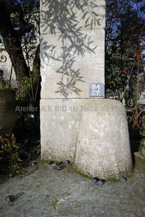 Piliers En Pierre Taill E Avec Chapiteau Pointu De Chez Atelier Bidal