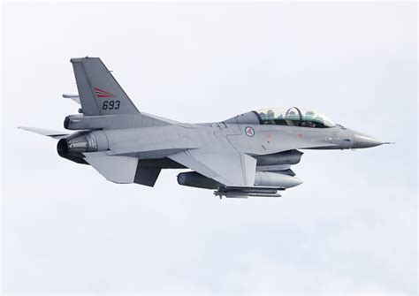 Norwegian F 16s Sold To Draken