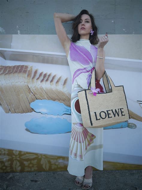 Loewe Pre Fall Ad Campaign Featuring An All Star Cast Les Fa Ons