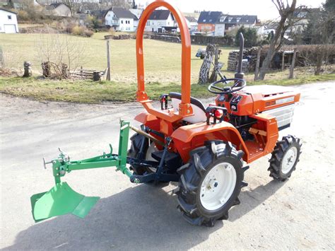 Kubota B1400 Mit Allradantrieb Und Pflug GP20 SB Forst