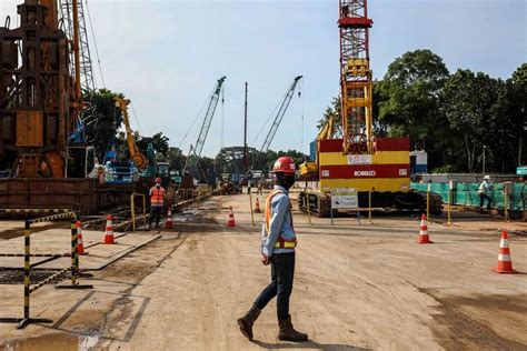 Foto Kompleksnya Protokol Kesehatan Di Proyek Mrt Bundaran Hi Kota