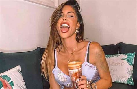 Guendalina Tavassi Shorts Inguinali Una Bellezza Foto