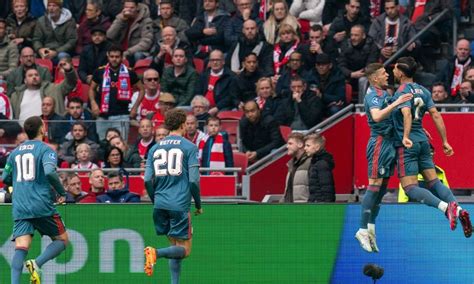 Feyenoord Wint Klassieker Bij Ajax En Staat Afgetekend Eerste In