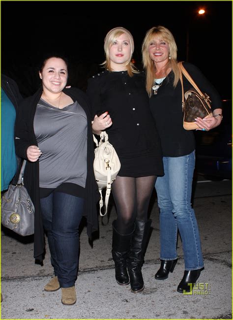 Photo: nikki blonsky dinner hayley hasselhoff lax airport 01 | Photo