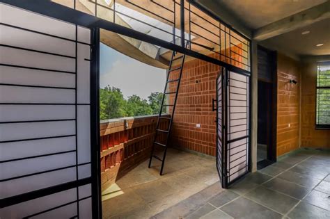 This South East Facing House Is Next To An Old House Of The Client’s ...
