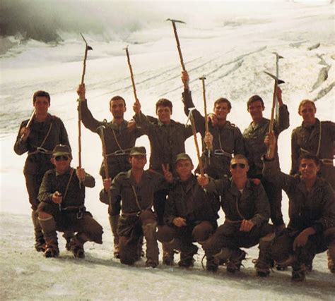 Photo de classe Dans les alpes de 1982 4ème Régiments De Chasseurs