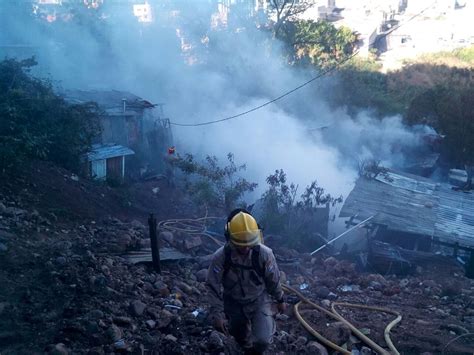 Gobierno Promete Ayuda A Familias Afectadas Por Incendio En La Isla