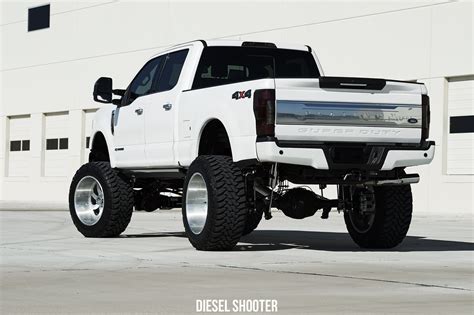 White Ford F 250 Eye Catching Pick Up Truck — Gallery