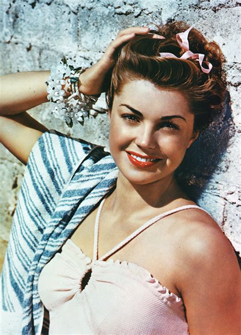 Beautiful Vintage Photos Of Esther Williams In Swimsuits From The 1940s