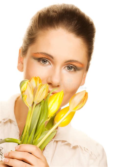 Het Portret Van De Vrouw Met Boeket Van Tulpen Stock Afbeelding Image