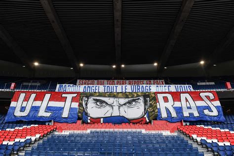 Le Message Explicite Du Collectif Ultras Paris Anne Hidalgo France