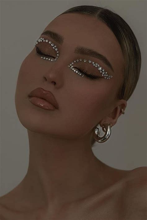 20 Dazzling Rhinestone Makeup Looks Artofit