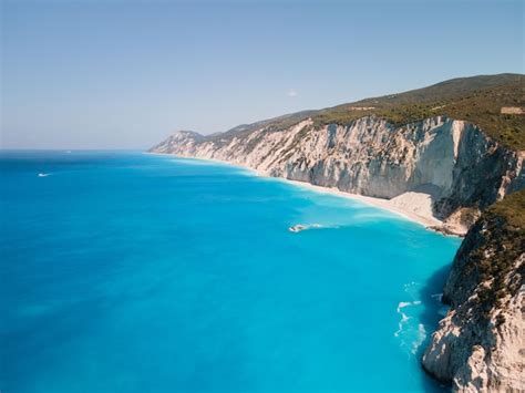 Vista aérea da praia de porto katsiki na ilha de lefkada Foto Premium