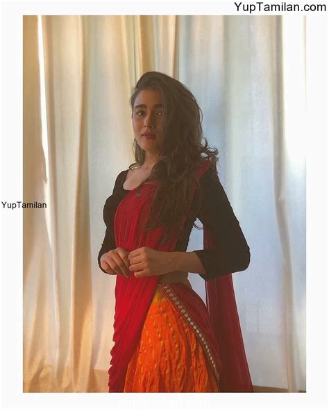 Shalini Pandey Hot Beautiful Photos In Saree Chandrakanth