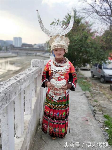 農村姑娘穿著苗族的傳統服飾，只為了給心儀的他欣賞而打扮。 每日頭條