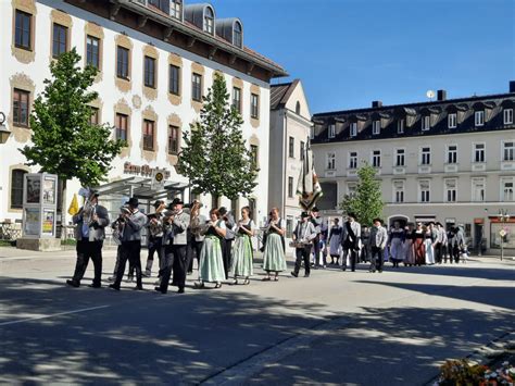 Jahrtag Am Trachtenverein Holzkirchen