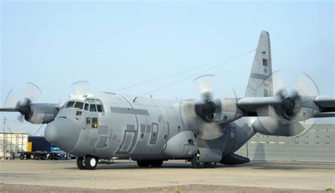 Mais dois cargueiros C 130H usados entregues à Colômbia Poder Aéreo