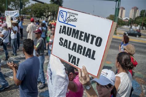 Profesores universitarios de Venezuela conmemoran su día sin nada que