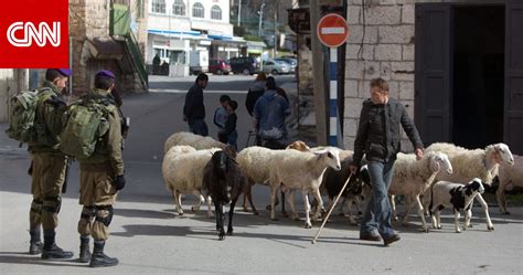 مقتل أربعة فلسطينيين وإسرائيل أوقفنا هجومين بالسكاكين على القوات