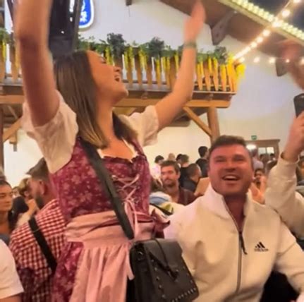 Slobodna Dalmacija Na Oktoberfestu Orila Se Pjesma Veseli Se Srpski