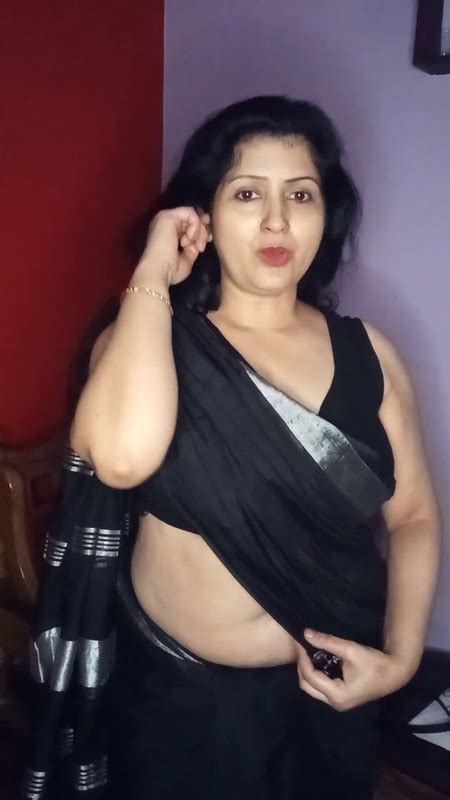 Sexy Voluptous Bengali Aunty Huge Boobs And Big Open Deep Navel In