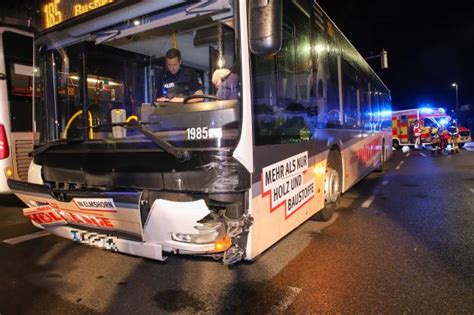 Zwei Menschen Nach Unfall Mit Linienbus In Schenefeld Verletzt Shz